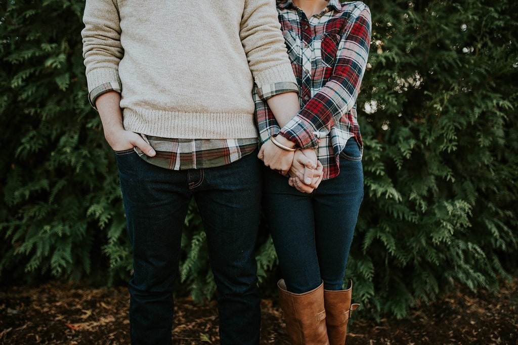 Préserver son couple des influences des amis intrusifs